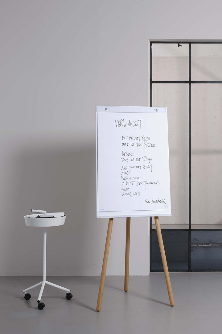 Klappbares Flipchart mit Beinen aus Eiche und weißem Board